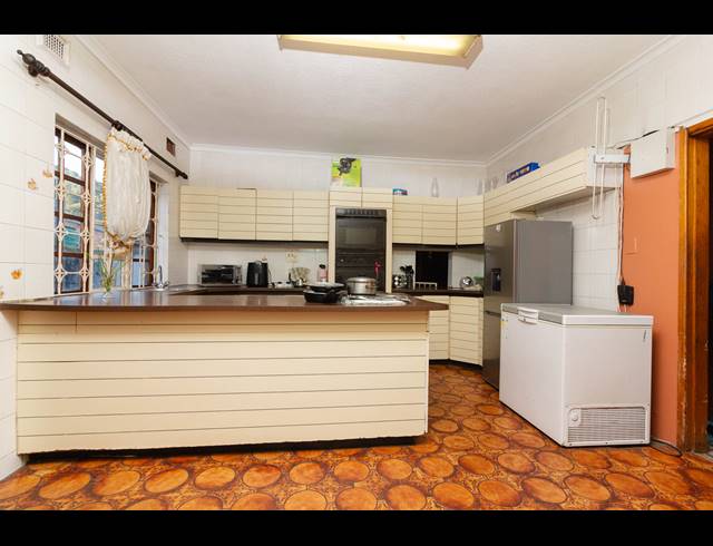 4 BEDROOM FREESTANDING FOR SALE IN SILVERGLEN